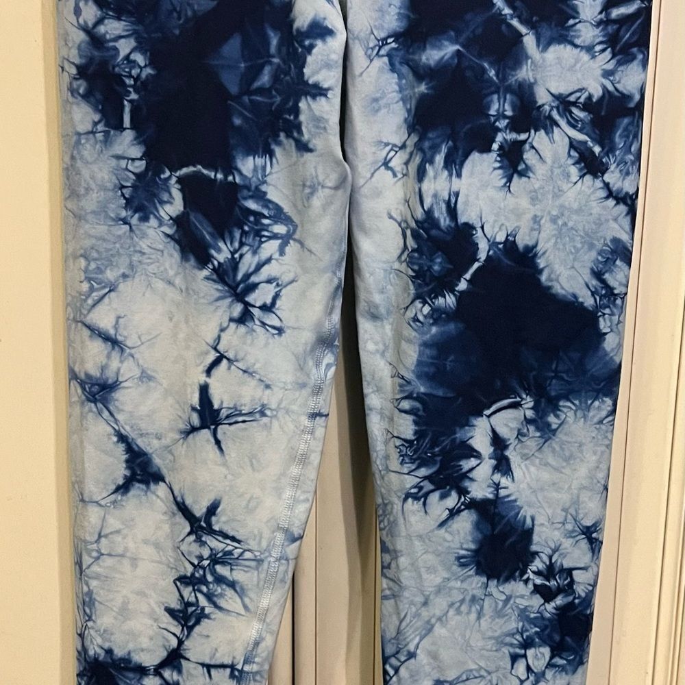 Electric & Rose
Venice Tie-Dye Leggings Sz S - Picture 6 of 8